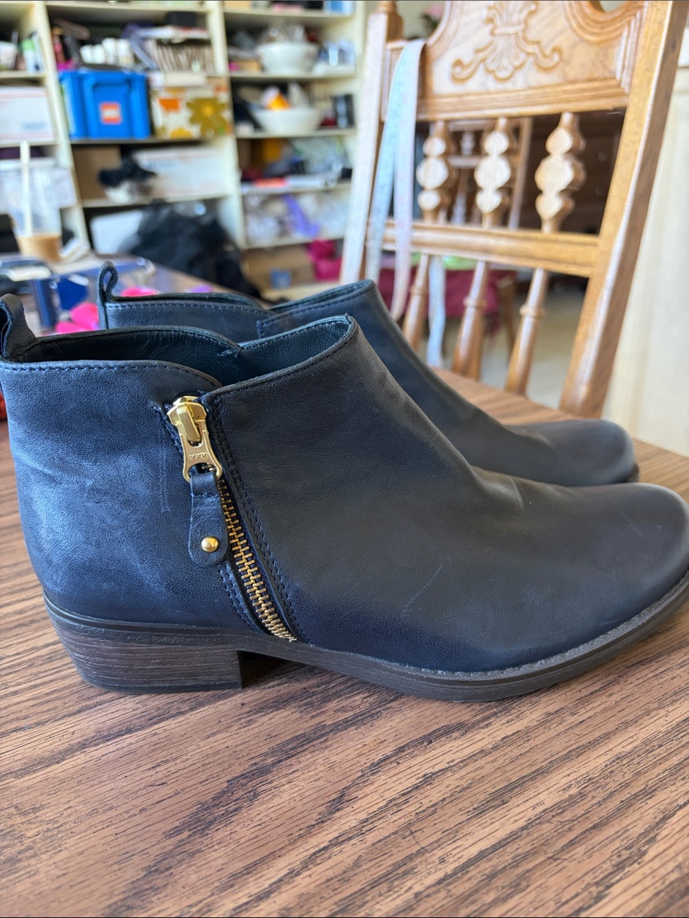 Eric Michael navy blue leather zip ankle boots, sz 38 (8), very light wear